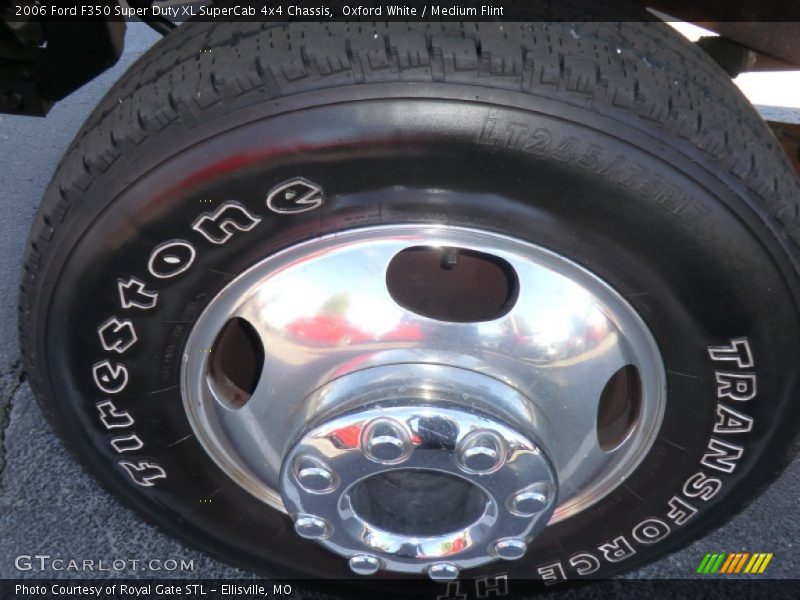 Oxford White / Medium Flint 2006 Ford F350 Super Duty XL SuperCab 4x4 Chassis
