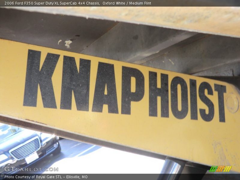 Oxford White / Medium Flint 2006 Ford F350 Super Duty XL SuperCab 4x4 Chassis
