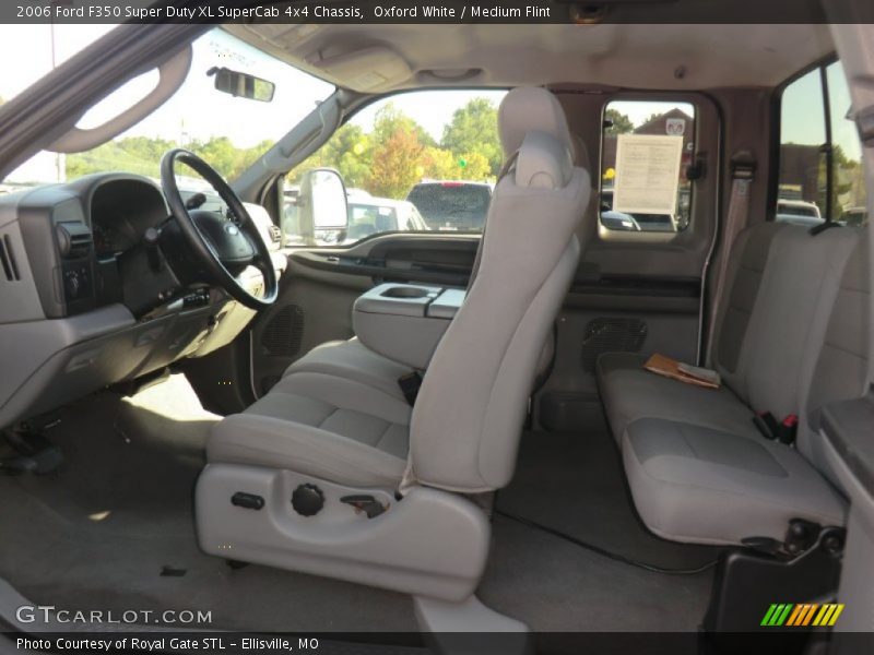 Oxford White / Medium Flint 2006 Ford F350 Super Duty XL SuperCab 4x4 Chassis