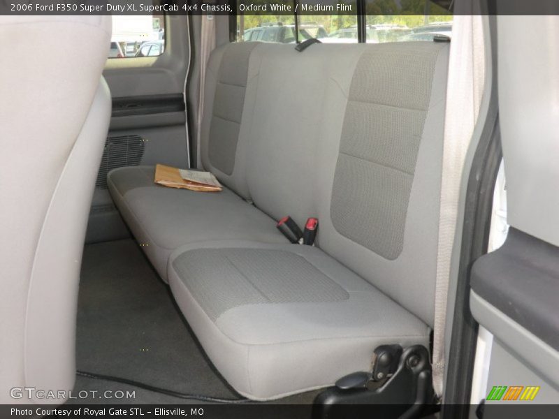 Oxford White / Medium Flint 2006 Ford F350 Super Duty XL SuperCab 4x4 Chassis