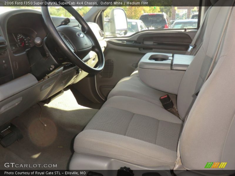 Oxford White / Medium Flint 2006 Ford F350 Super Duty XL SuperCab 4x4 Chassis