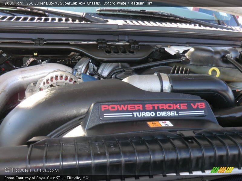 Oxford White / Medium Flint 2006 Ford F350 Super Duty XL SuperCab 4x4 Chassis