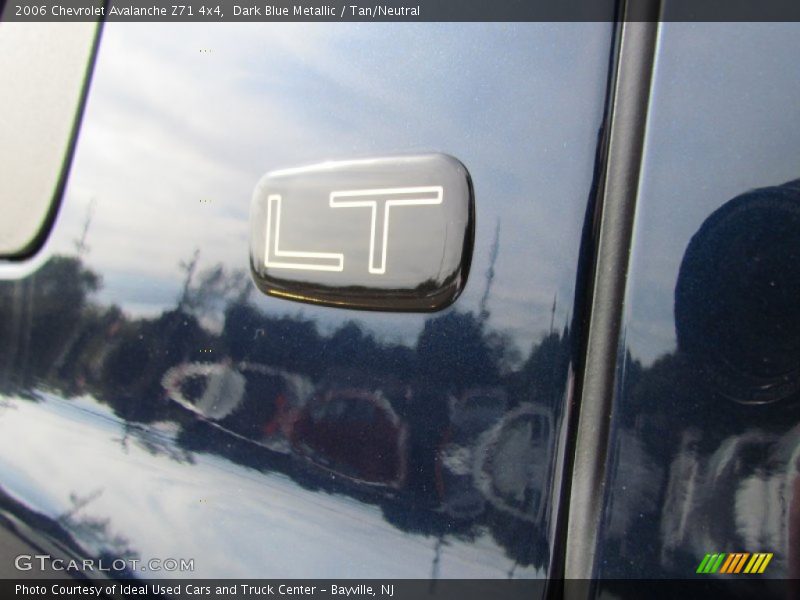 Dark Blue Metallic / Tan/Neutral 2006 Chevrolet Avalanche Z71 4x4