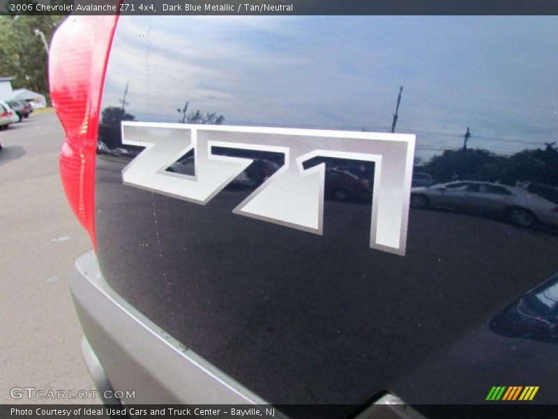 Dark Blue Metallic / Tan/Neutral 2006 Chevrolet Avalanche Z71 4x4