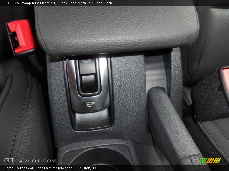 Black Pearl Metallic / Titan Black 2013 Volkswagen Eos Komfort