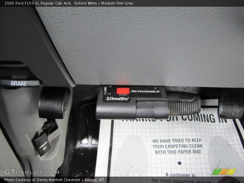 Oxford White / Medium Flint Grey 2005 Ford F150 XL Regular Cab 4x4