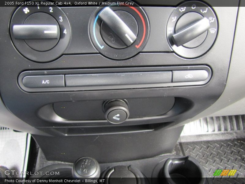 Oxford White / Medium Flint Grey 2005 Ford F150 XL Regular Cab 4x4