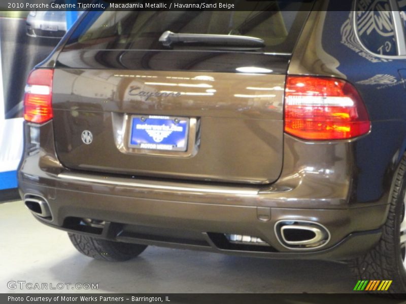 Macadamia Metallic / Havanna/Sand Beige 2010 Porsche Cayenne Tiptronic