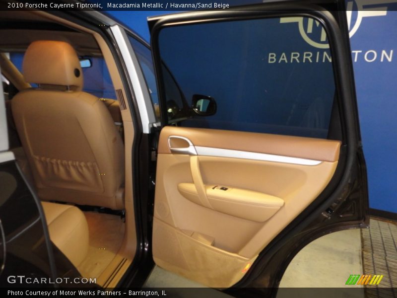 Macadamia Metallic / Havanna/Sand Beige 2010 Porsche Cayenne Tiptronic