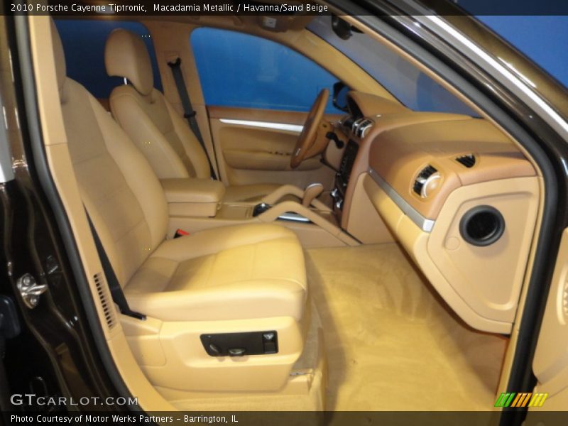 Macadamia Metallic / Havanna/Sand Beige 2010 Porsche Cayenne Tiptronic