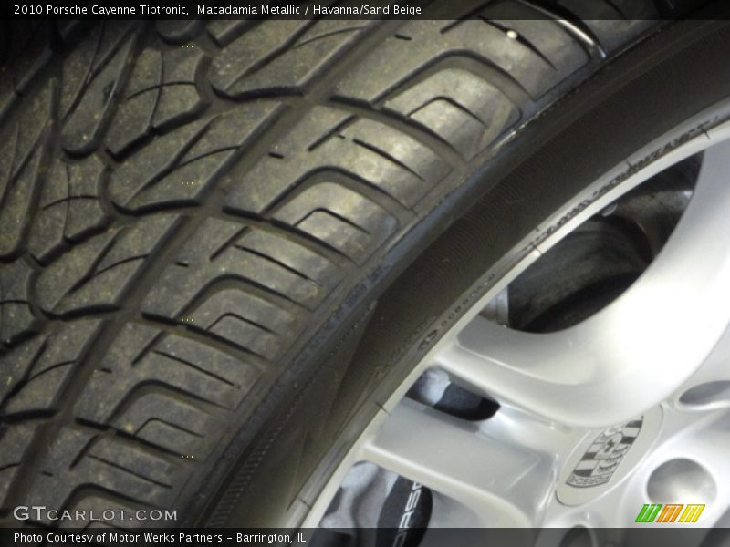 Macadamia Metallic / Havanna/Sand Beige 2010 Porsche Cayenne Tiptronic
