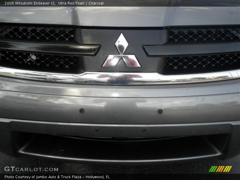 Ultra Red Pearl / Charcoal 2006 Mitsubishi Endeavor LS