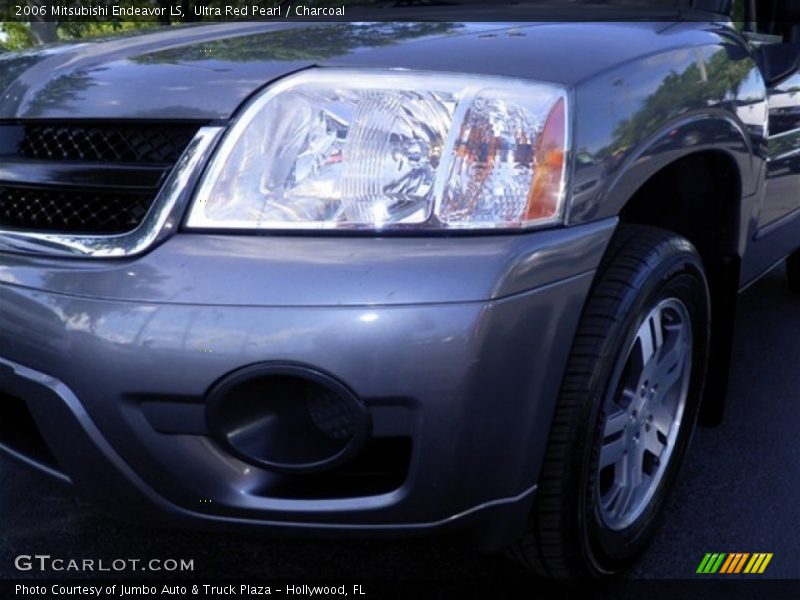 Ultra Red Pearl / Charcoal 2006 Mitsubishi Endeavor LS