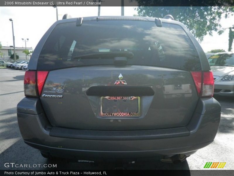 Ultra Red Pearl / Charcoal 2006 Mitsubishi Endeavor LS