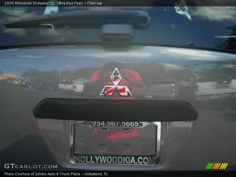 Ultra Red Pearl / Charcoal 2006 Mitsubishi Endeavor LS