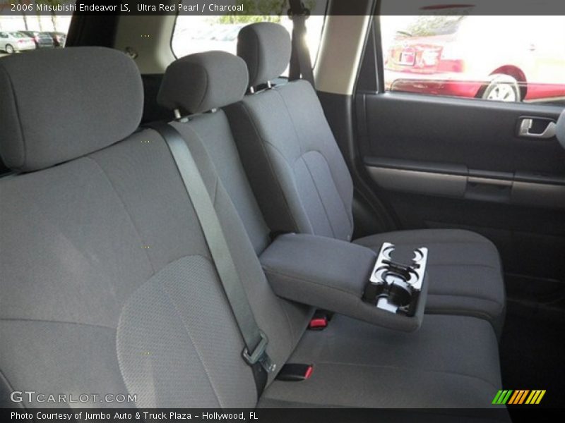 Ultra Red Pearl / Charcoal 2006 Mitsubishi Endeavor LS