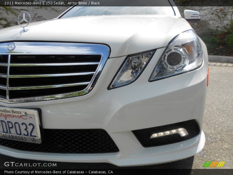 Arctic White / Black 2011 Mercedes-Benz E 350 Sedan