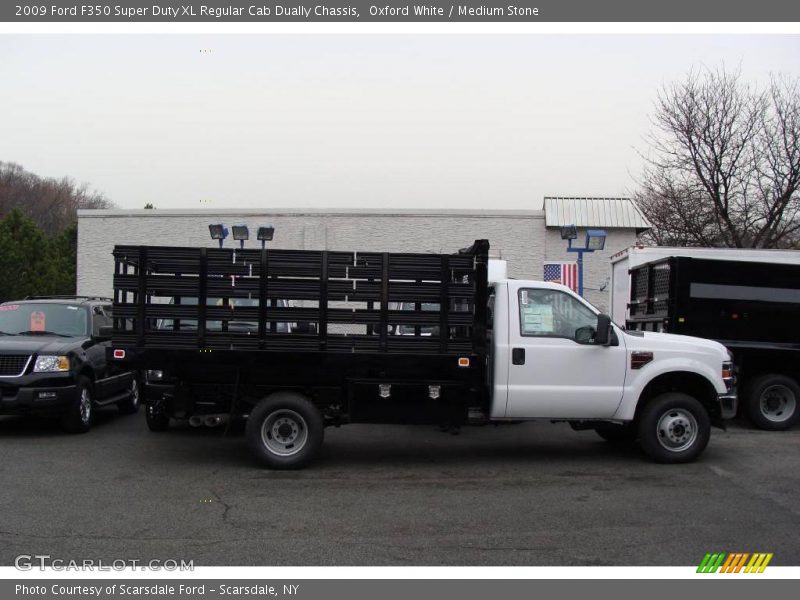 Oxford White / Medium Stone 2009 Ford F350 Super Duty XL Regular Cab Dually Chassis