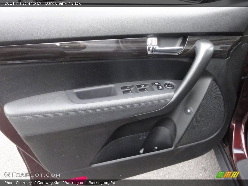Dark Cherry / Black 2011 Kia Sorento LX