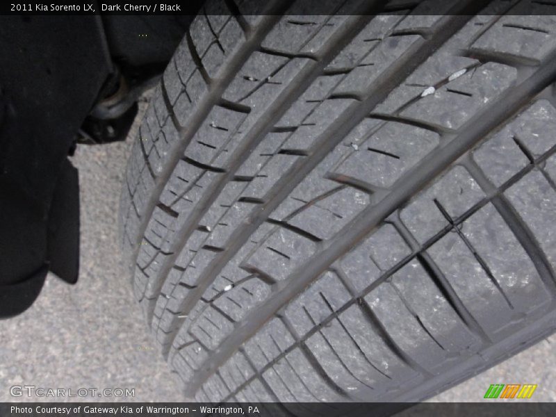 Dark Cherry / Black 2011 Kia Sorento LX