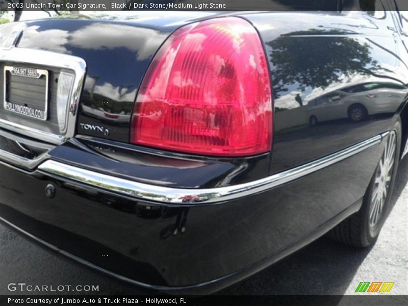 Black / Dark Stone/Medium Light Stone 2003 Lincoln Town Car Signature