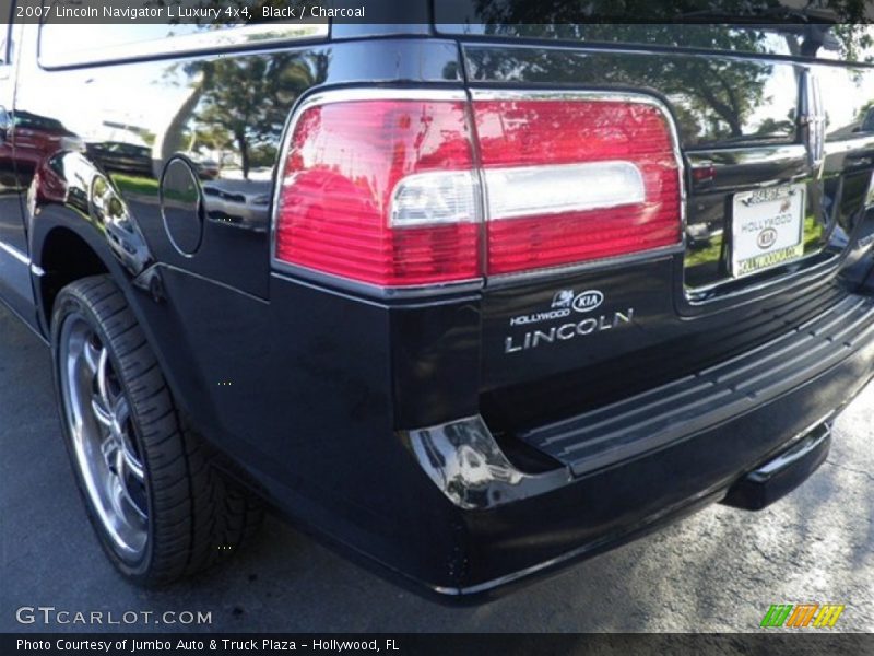 Black / Charcoal 2007 Lincoln Navigator L Luxury 4x4