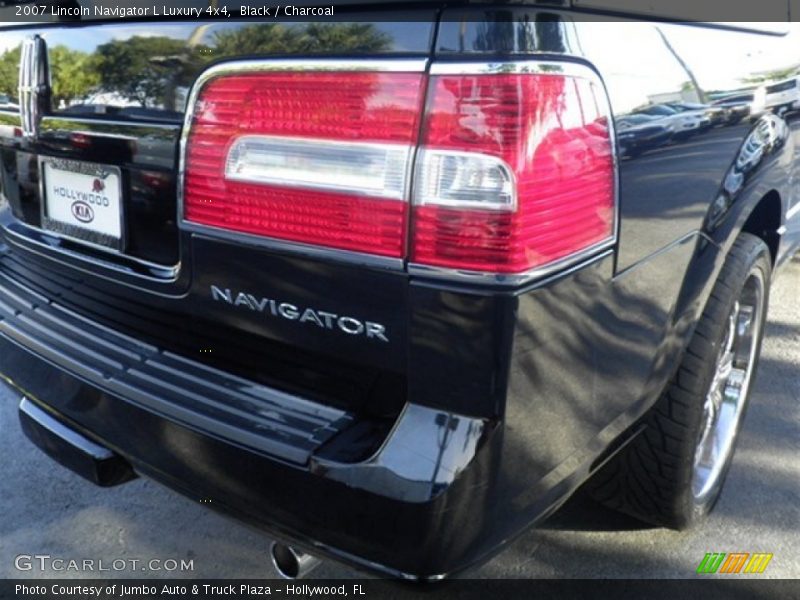 Black / Charcoal 2007 Lincoln Navigator L Luxury 4x4