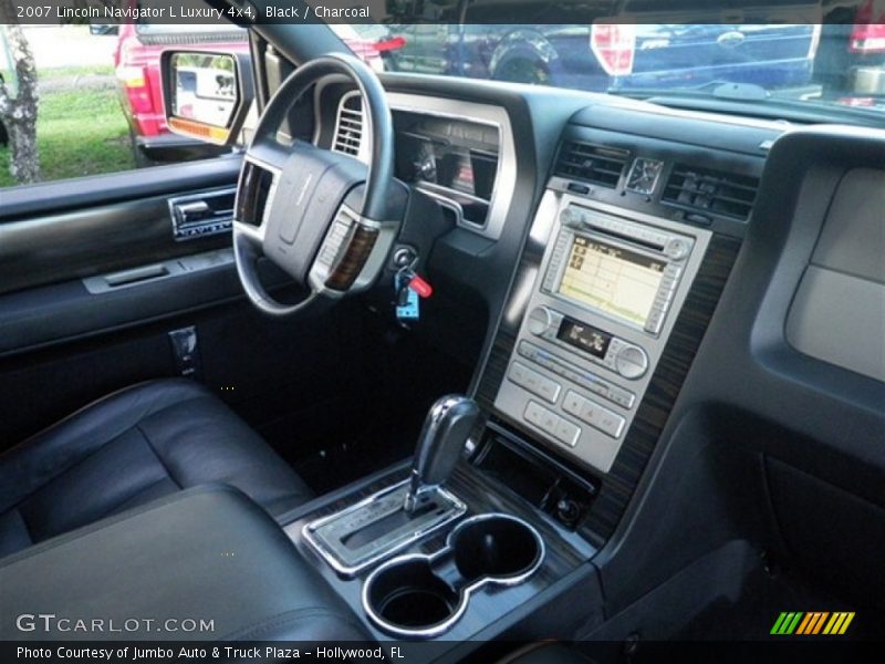 Black / Charcoal 2007 Lincoln Navigator L Luxury 4x4
