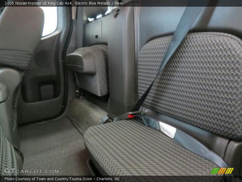 Electric Blue Metallic / Steel 2005 Nissan Frontier LE King Cab 4x4