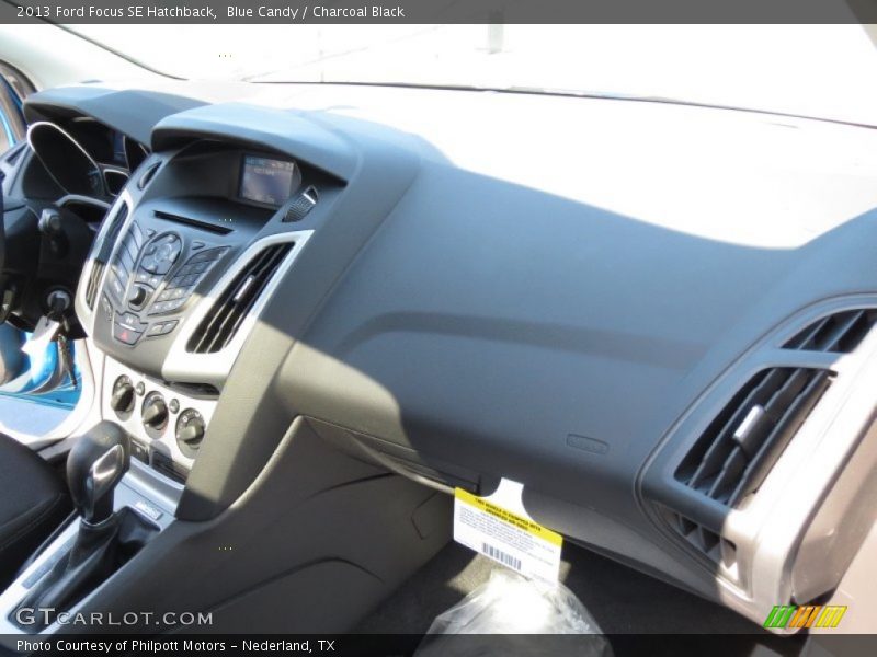 Blue Candy / Charcoal Black 2013 Ford Focus SE Hatchback