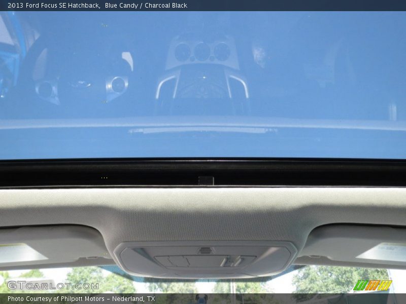 Blue Candy / Charcoal Black 2013 Ford Focus SE Hatchback