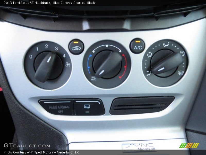 Blue Candy / Charcoal Black 2013 Ford Focus SE Hatchback