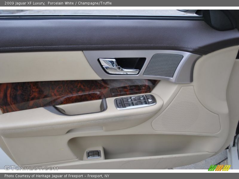 Porcelain White / Champagne/Truffle 2009 Jaguar XF Luxury