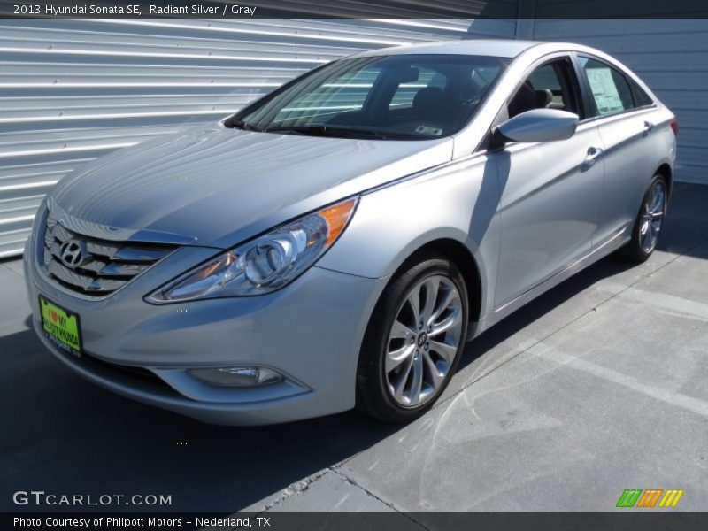 Radiant Silver / Gray 2013 Hyundai Sonata SE