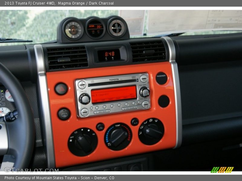 Controls of 2013 FJ Cruiser 4WD