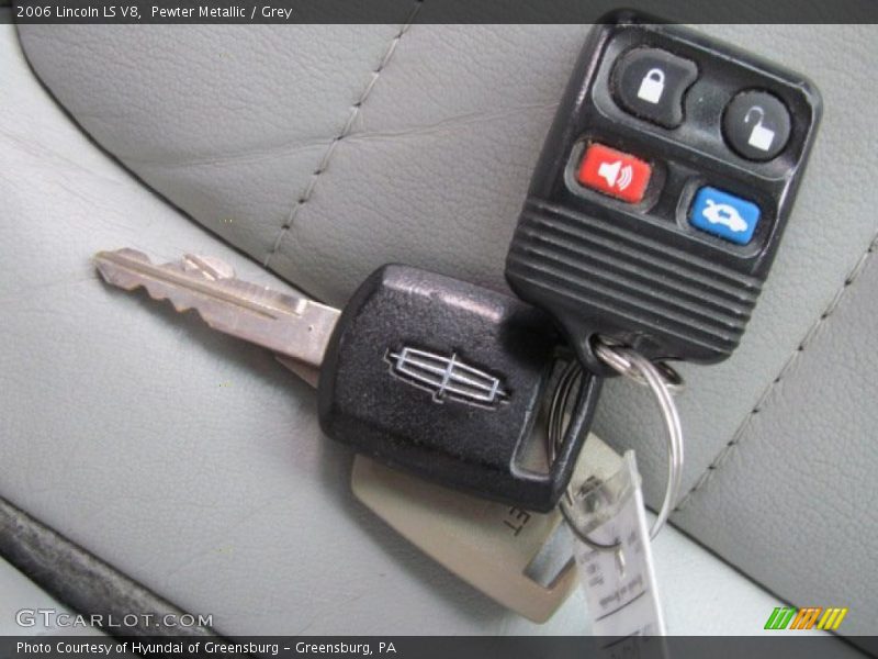 Keys of 2006 LS V8