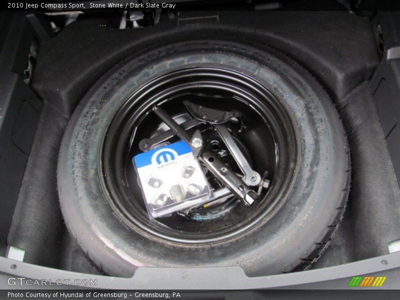 Stone White / Dark Slate Gray 2010 Jeep Compass Sport