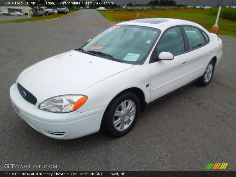 Front 3/4 View of 2004 Taurus SEL Sedan