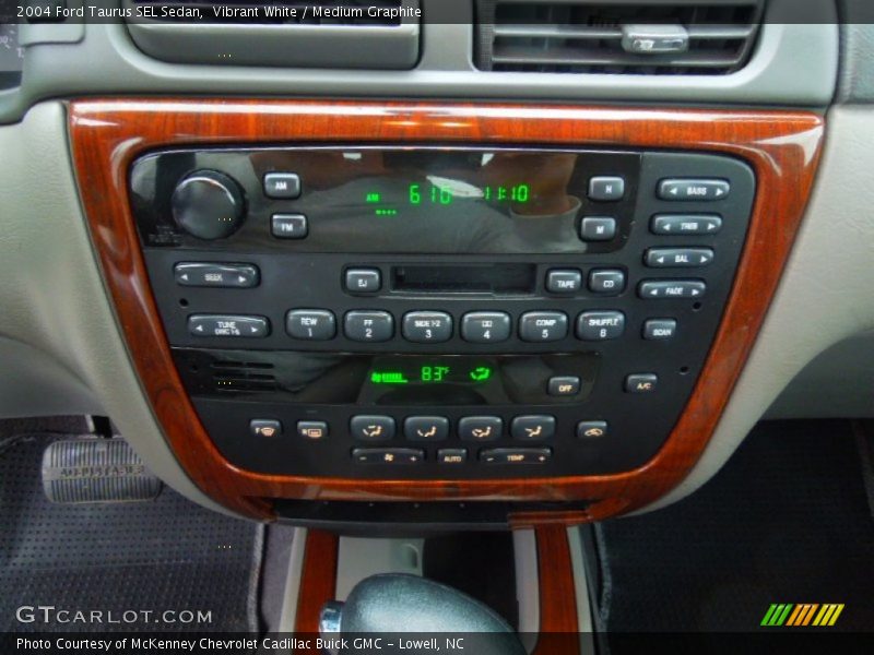 Controls of 2004 Taurus SEL Sedan