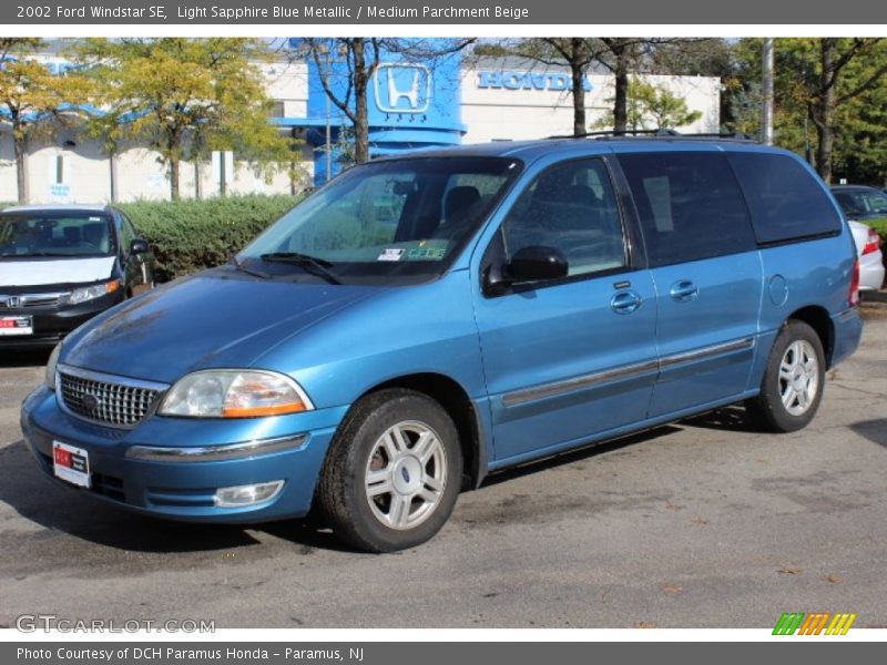 Front 3/4 View of 2002 Windstar SE