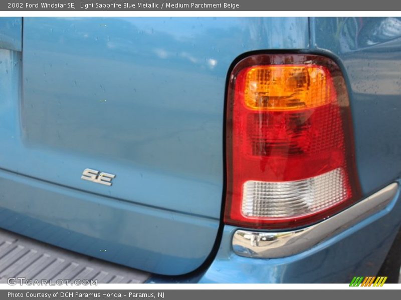 Light Sapphire Blue Metallic / Medium Parchment Beige 2002 Ford Windstar SE
