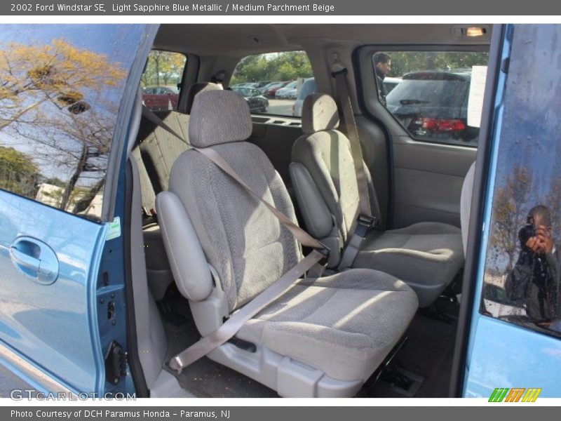 Light Sapphire Blue Metallic / Medium Parchment Beige 2002 Ford Windstar SE