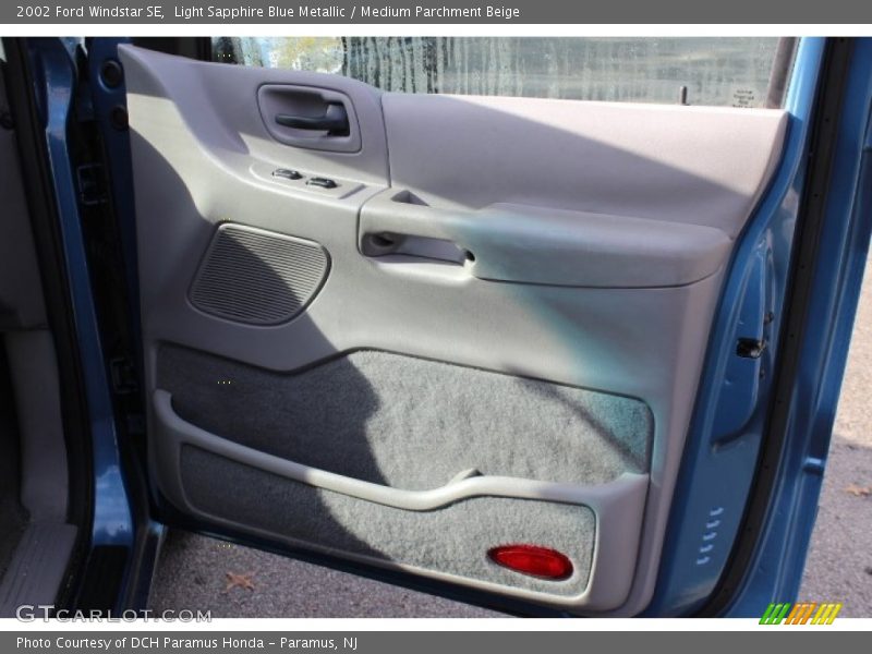 Light Sapphire Blue Metallic / Medium Parchment Beige 2002 Ford Windstar SE