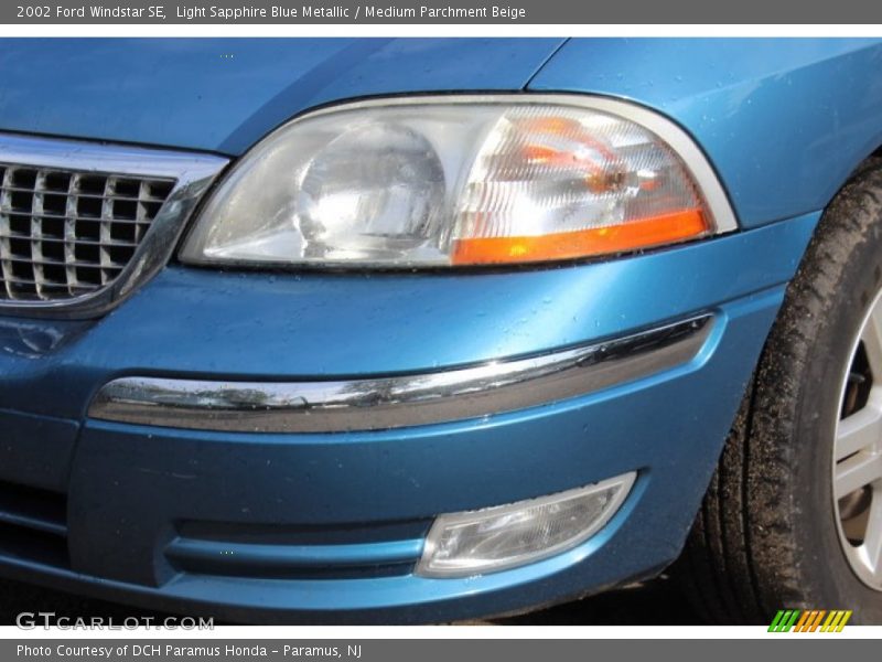 Light Sapphire Blue Metallic / Medium Parchment Beige 2002 Ford Windstar SE