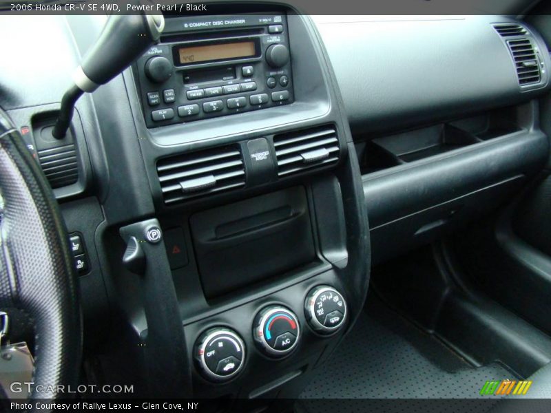 Pewter Pearl / Black 2006 Honda CR-V SE 4WD