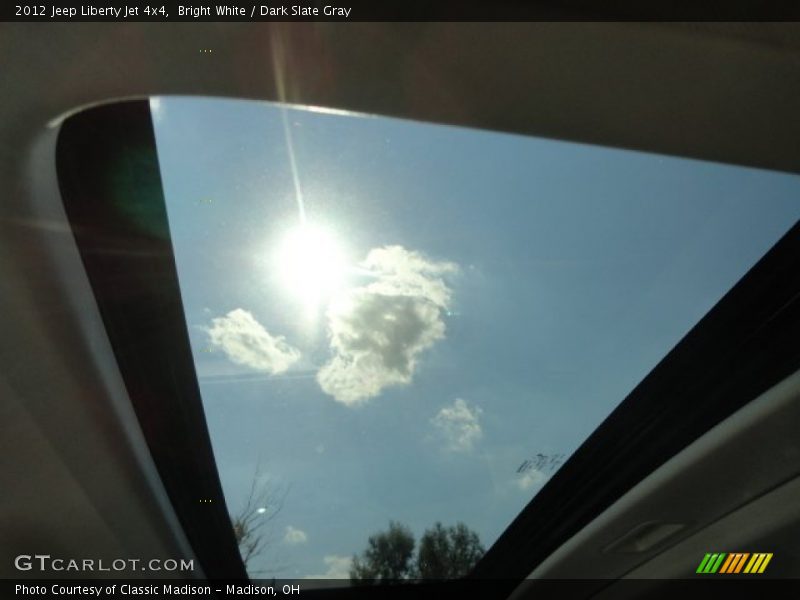 Bright White / Dark Slate Gray 2012 Jeep Liberty Jet 4x4