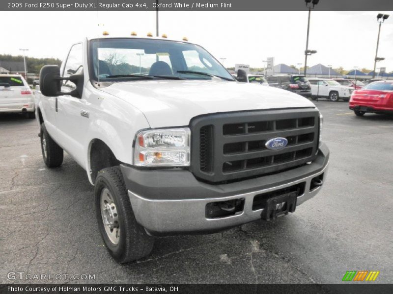 Front 3/4 View of 2005 F250 Super Duty XL Regular Cab 4x4