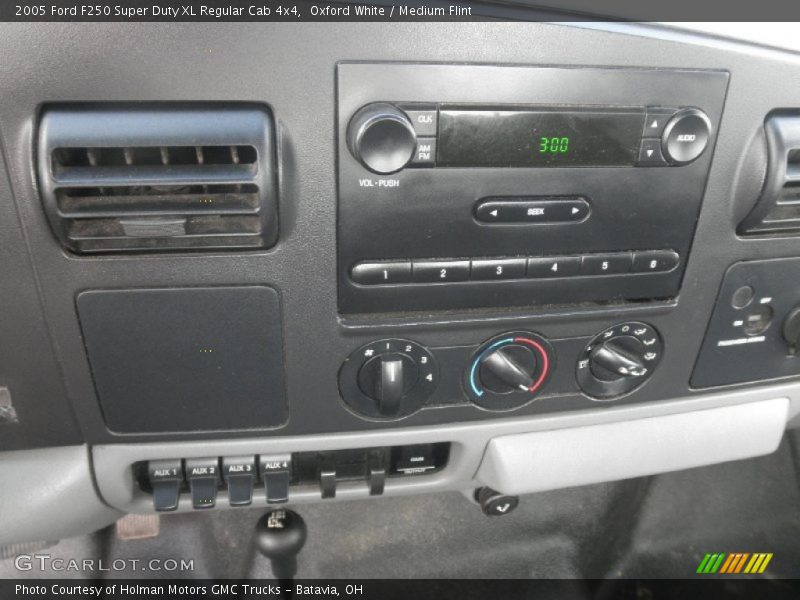 Controls of 2005 F250 Super Duty XL Regular Cab 4x4