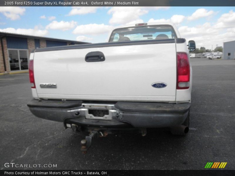 Oxford White / Medium Flint 2005 Ford F250 Super Duty XL Regular Cab 4x4