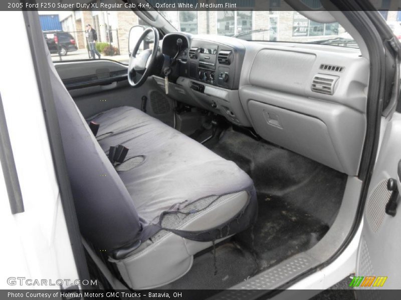 Oxford White / Medium Flint 2005 Ford F250 Super Duty XL Regular Cab 4x4